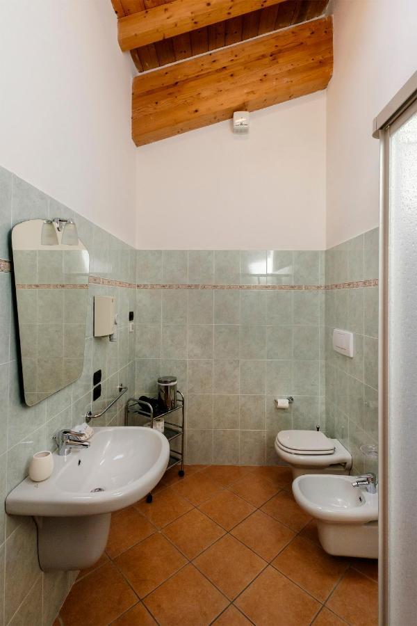 Al Colle Villa Cavaion Veronese Room photo